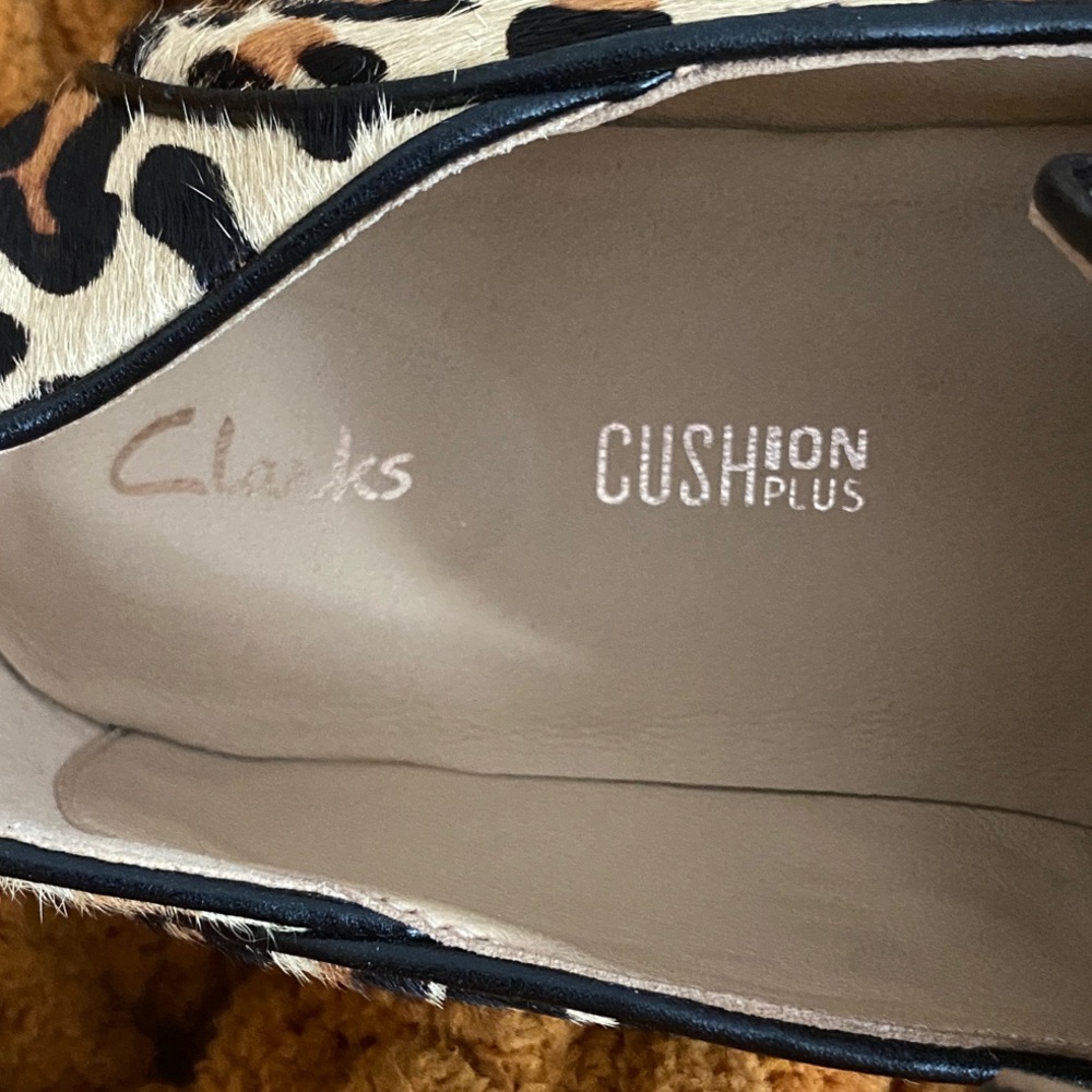 Clarks Leopard Print Flats - Picture 2 of 8